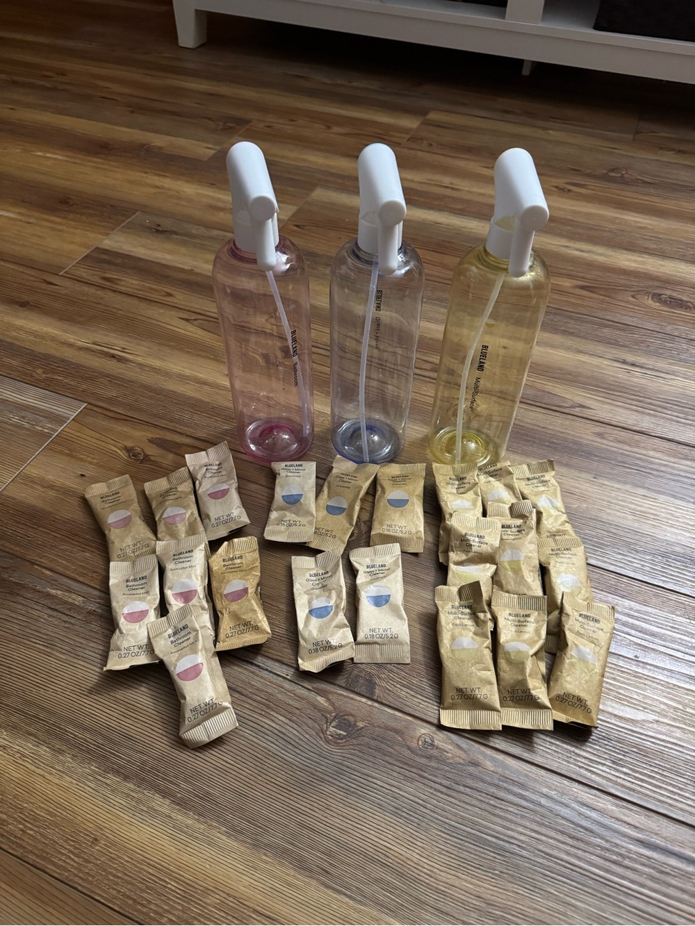 Set of 3 Colored Spray Bottles with Assorted Sachets